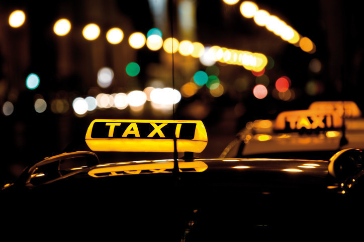 Drágább a taxizás, indul az online számlázás